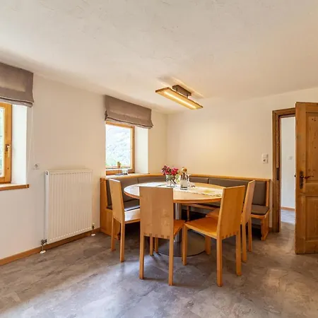 Schildhof Ebion Familienwohnung Apartment San Leonardo in Passiria